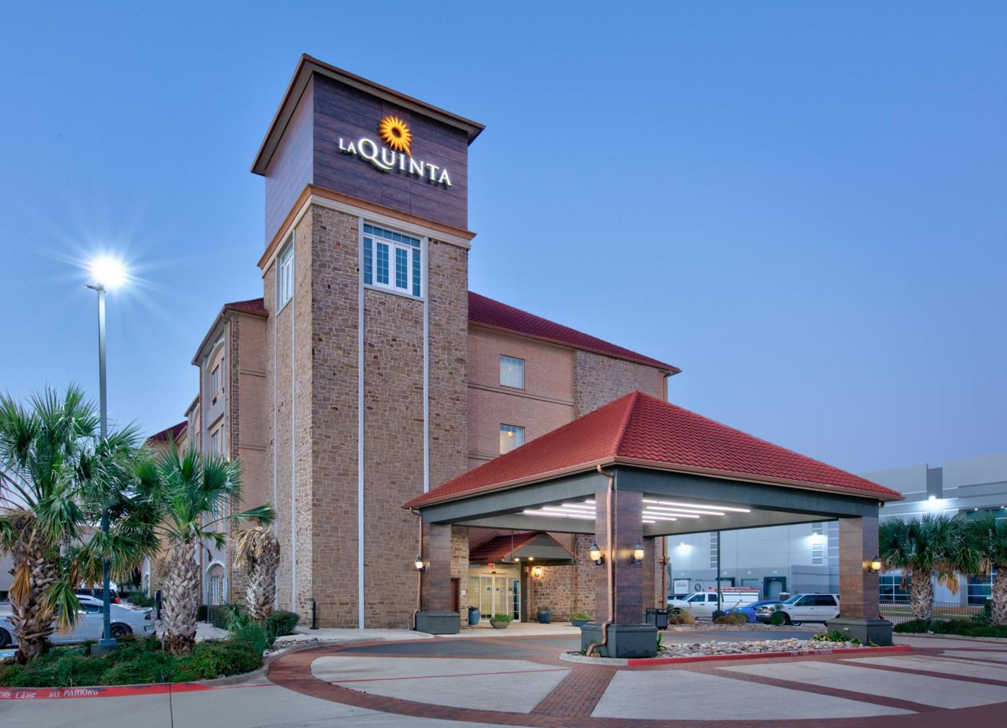 La Quinta Inn & Suites By Wyndham South Dallas - Hutchins Buitenkant foto